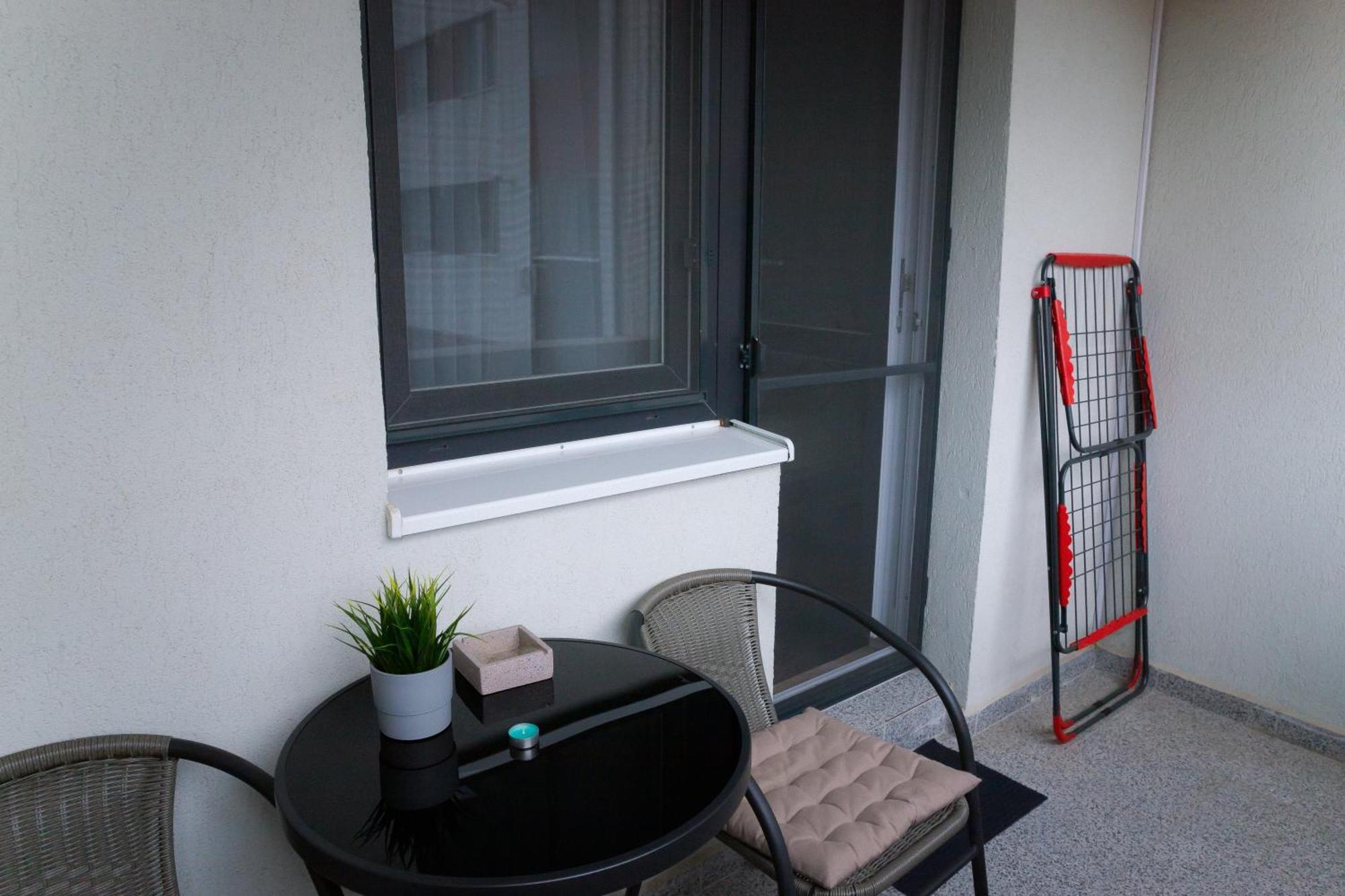 Chiajna Elysian Urbanscape Brown, 2 Rooms, Near Bucharest מראה חיצוני תמונה